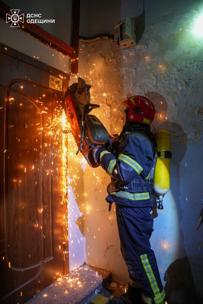 Вогонь у квартирі в центрі Одеси приборкували 36 вогнеборців